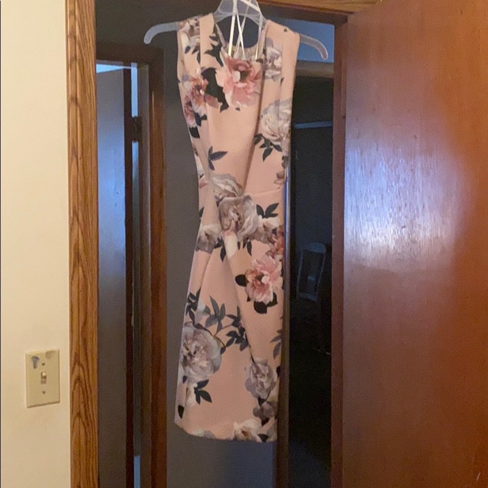 Calvin Klein Sleeveless pretty in pink dress! 😌